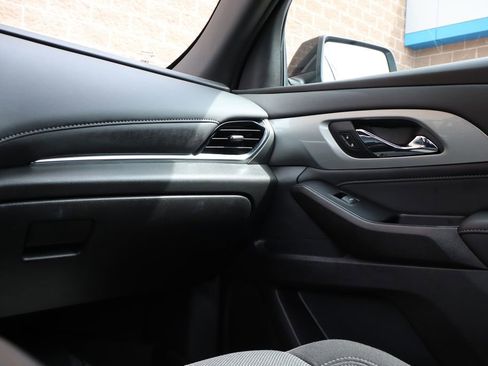 Used 2023 Chevrolet Traverse LT FWD image 43