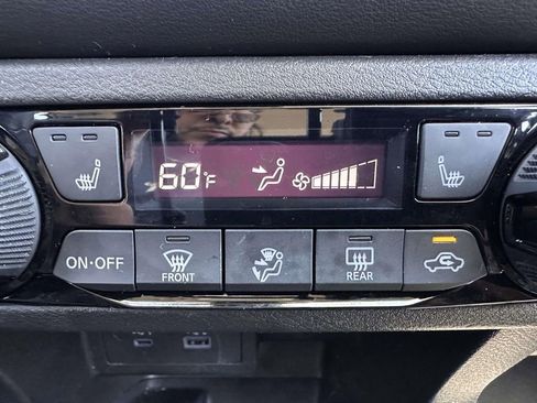 Used 2023 Nissan Kicks SR w/ SR Premium Package FWD image 23