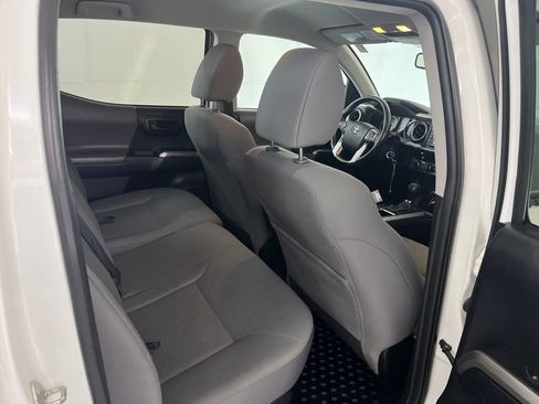 Used 2016 Toyota Tacoma SR5 AWD/4WD image 22