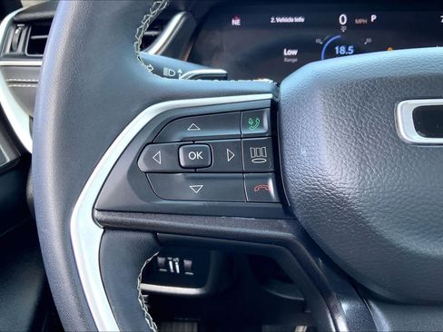 Used 2023 Jeep Grand Cherokee L Laredo image 24