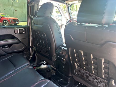 Used 2018 Jeep Wrangler Unlimited Rubicon AWD/4WD image 30