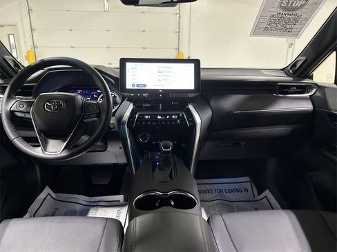 Used 2024 Toyota Venza XLE image 10