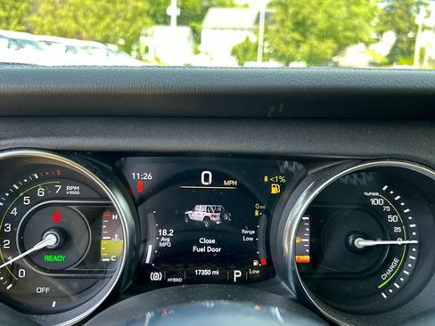 Used 2023 Jeep Wrangler Unlimited Sahara AWD/4WD image 15