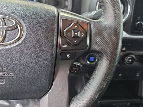 Used 2016 Toyota Tacoma TRD Sport w/ Towing Package AWD/4WD image 17
