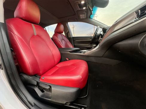 Used 2019 Toyota Camry SE image 21