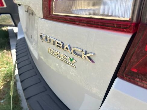Used 2016 Subaru Outback 2.5i Limited AWD/4WD image 4