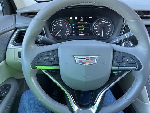 Used 2023 Cadillac XT6 Premium Luxury w/ Technology Package image 11