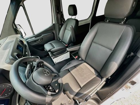 Used 2024 Mercedes-Benz Sprinter 3500 image 5