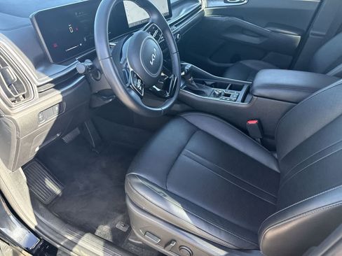 Used 2024 Kia Sorento S image 16