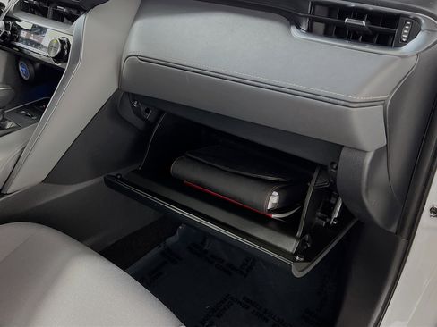 Used 2021 Toyota Venza LE w/ Carpet Mat Package (TMS) image 35