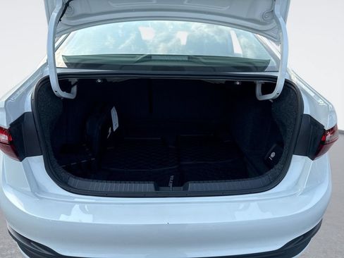 Used 2024 Volkswagen Jetta SE w/ Panoramic Sunroof Package FWD image 21