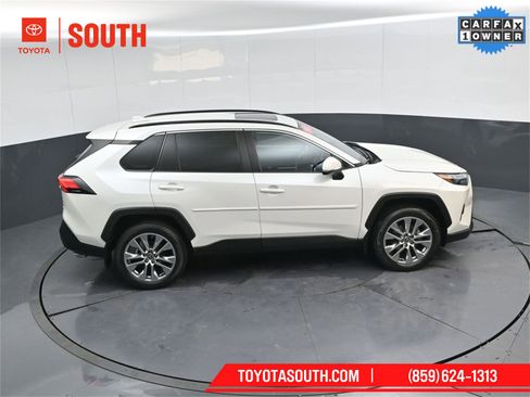 Used 2022 Toyota RAV4 XLE Premium image 41