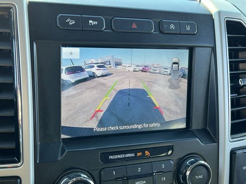 Used 2020 Ford F150 Lariat w/ Trailer Tow Package image 19