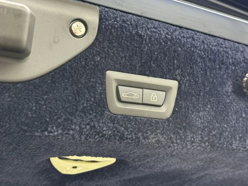 Used 2017 Rolls-Royce Dawn RWD image 44