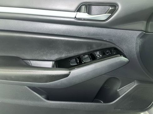 Used 2023 Nissan Altima 2.5 SV FWD image 13