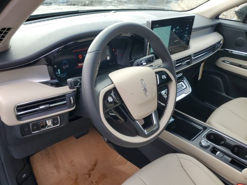 New 2026 Lincoln Corsair Premiere image 13