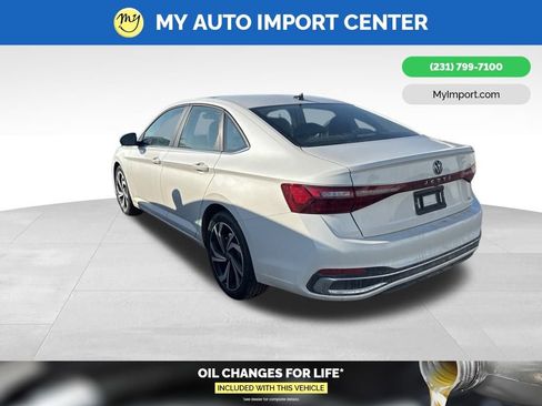 Used 2025 Volkswagen Jetta SEL image 4