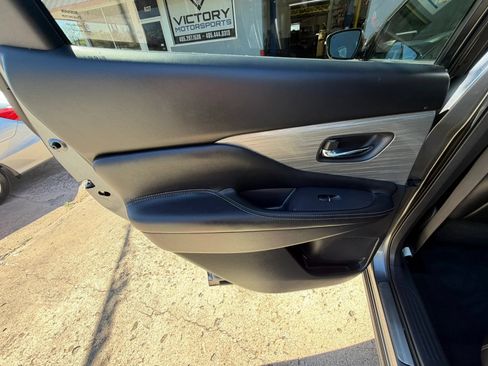 Used 2017 Nissan Murano Platinum w/ Platinum Technology Package FWD image 21