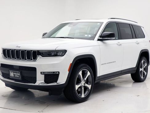 Used 2023 Jeep Grand Cherokee L Limited AWD/4WD image 2