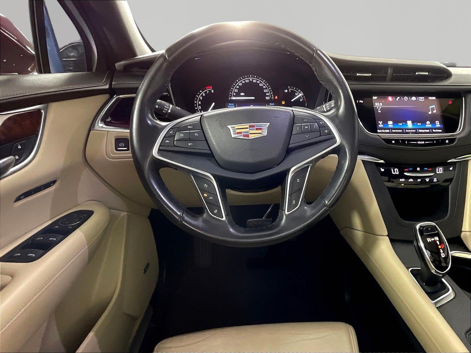 Used 2017 Cadillac XT5 Luxury w/ Driver Awareness Package FWD image 8