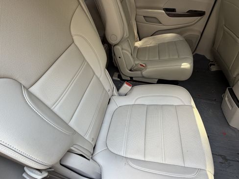 Used 2021 GMC Acadia Denali w/ Denali Technology Package FWD image 40
