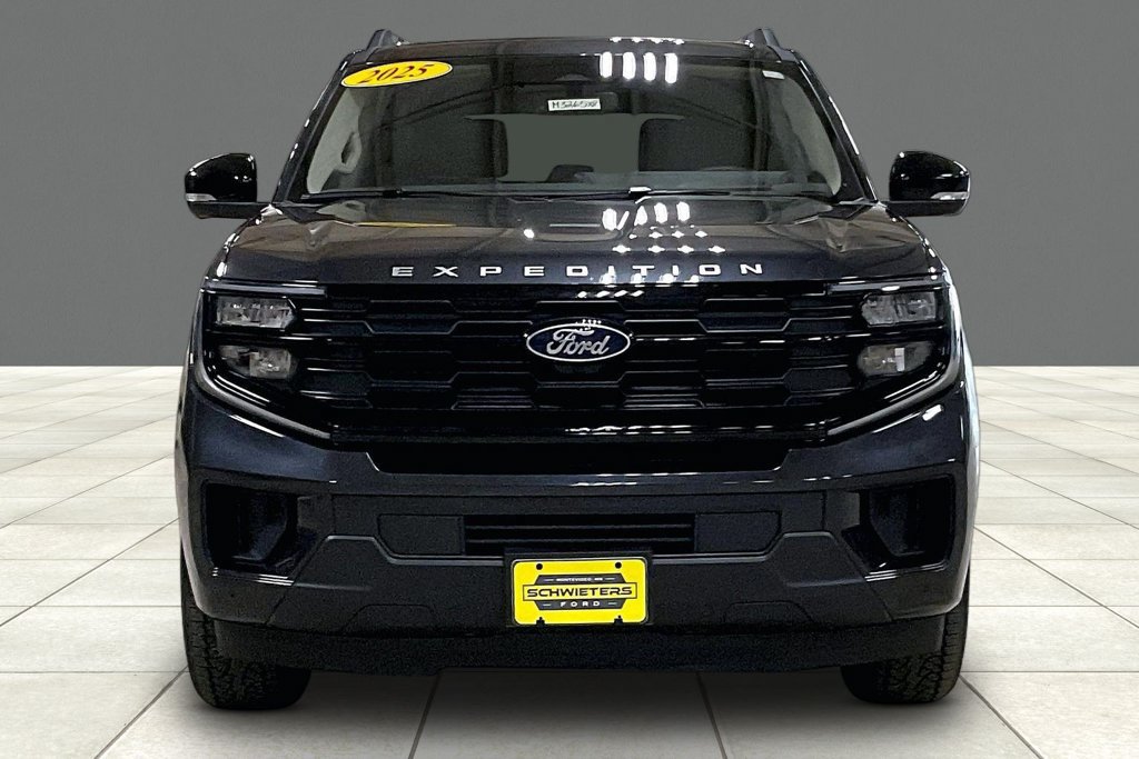 Certified 2025 Ford Expedition Active AWD/4WD image 3
