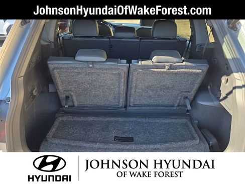 Used 2023 Volkswagen Tiguan SE R-Line image 24