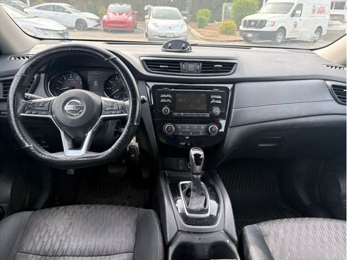 Used 2017 Nissan Rogue S image 4