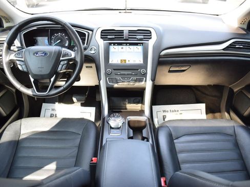 Used 2018 Ford Fusion SE w/ Fusion SE Technology Package FWD image 18