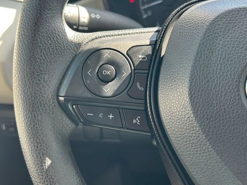 Used 2020 Toyota Corolla LE FWD image 30