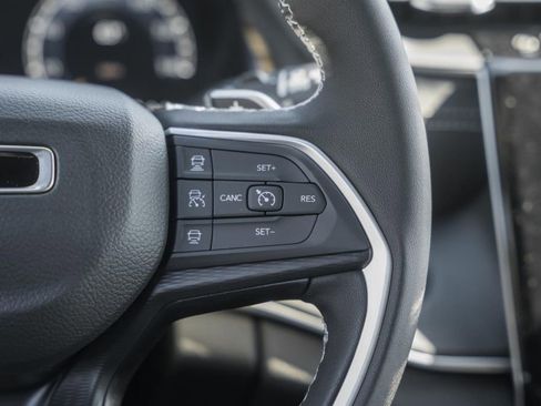 New 2025 Jeep Grand Cherokee Laredo X w/ Luxury Tech Group I image 28