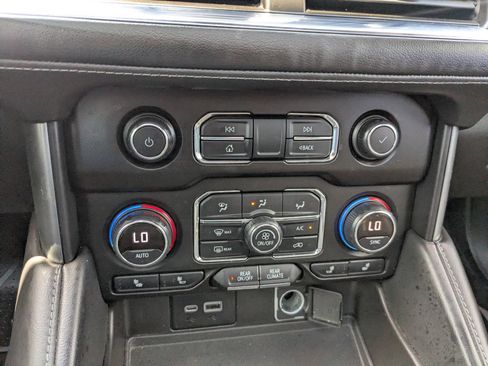 Used 2021 Chevrolet Suburban Z71 w/ Rear Media and Nav Package AWD/4WD image 19