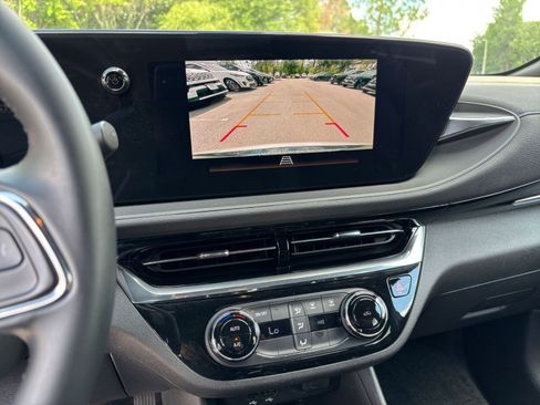 Used 2025 Buick Envista Sport Touring FWD image 33