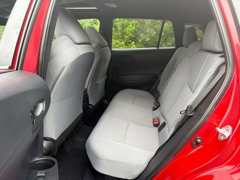 Used 2024 Toyota Corolla Cross AWD Hybrid w/ Moonroof Package image 17