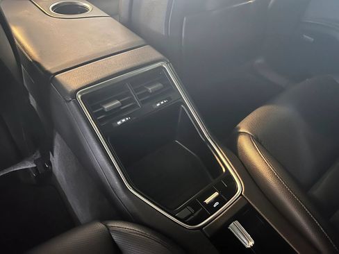 Used 2018 Porsche Panamera image 24