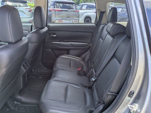 Used 2020 Mitsubishi Outlander ES AWD/4WD image 6