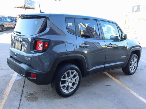 Used 2023 Jeep Renegade Latitude image 5