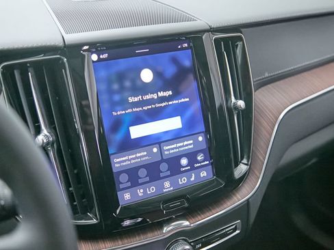 Certified 2023 Volvo XC60 B6 Ultimate w/ Climate Package AWD/4WD image 17