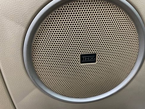 Used 2006 Lincoln Navigator Ultimate image 16