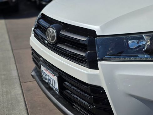 Used 2018 Toyota Highlander SE FWD image 7