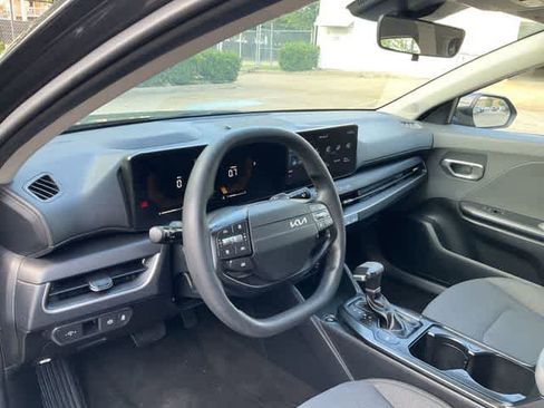 Used 2025 Kia K4 LXS FWD image 10