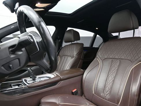 Used 2021 BMW 750i xDrive w/ Executive Package image 3