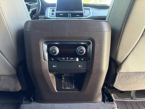 Used 2022 Chevrolet Tahoe LT w/ LT Signature Plus Package AWD/4WD image 17