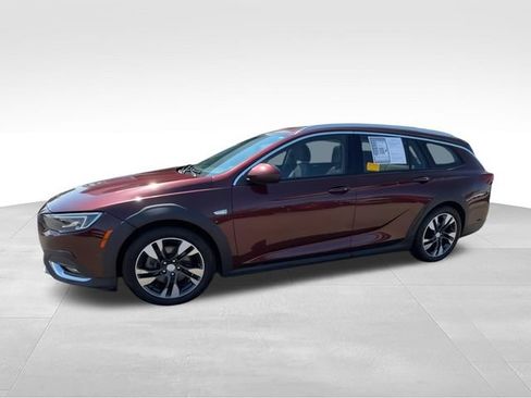 Used 2019 Buick Regal Essence w/ Driver Confidence Package I AWD/4WD image 4