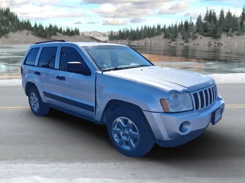 Used 2005 Jeep Grand Cherokee Laredo AWD/4WD image 1