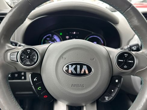 Used 2017 Kia Soul EV + image 23