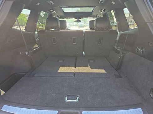 Used 2024 Cadillac XT6 Premium Luxury FWD image 17