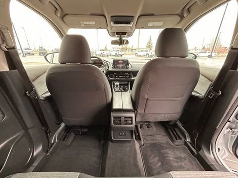 Used 2023 Nissan Rogue SV image 34