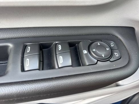 Used 2024 GMC Terrain SLE w/ Driver Convenience Package FWD image 18