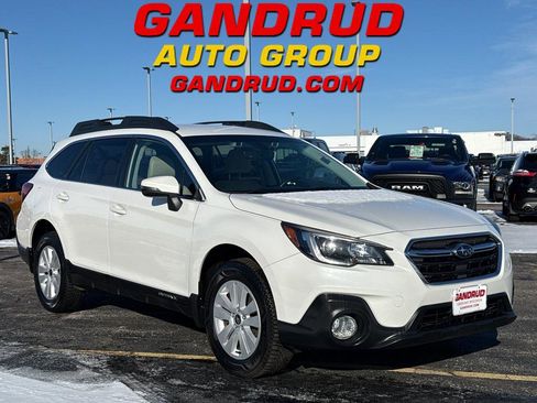Used 2019 Subaru Outback 2.5i Premium image 1